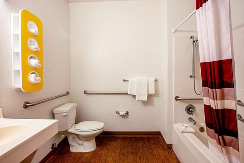 Seasons Inn Traverse City — photo 4